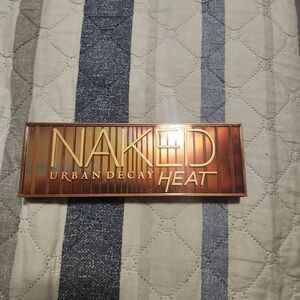 Urban Decay Naked Heat Eyeshadow Palette
